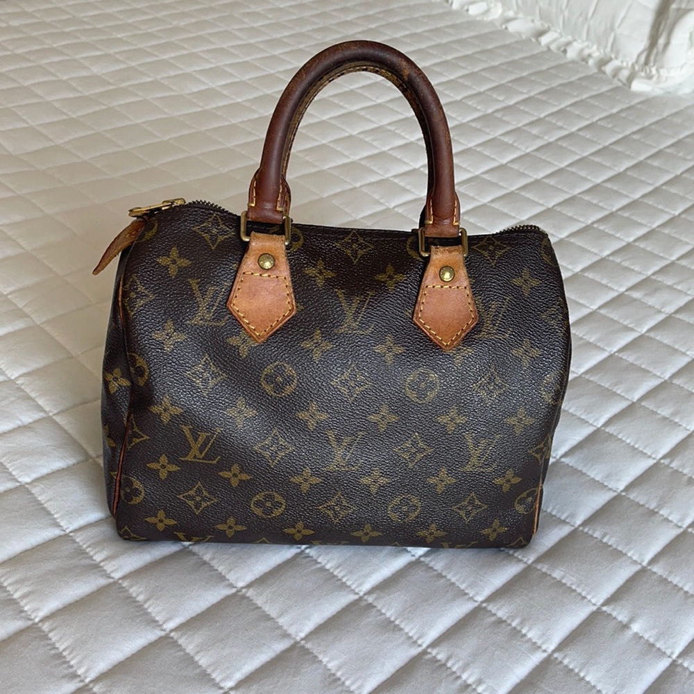 Authentic vintage Louis Vuitton speedy size 25